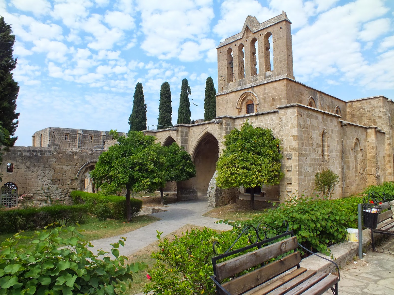 bellapais-manastırı