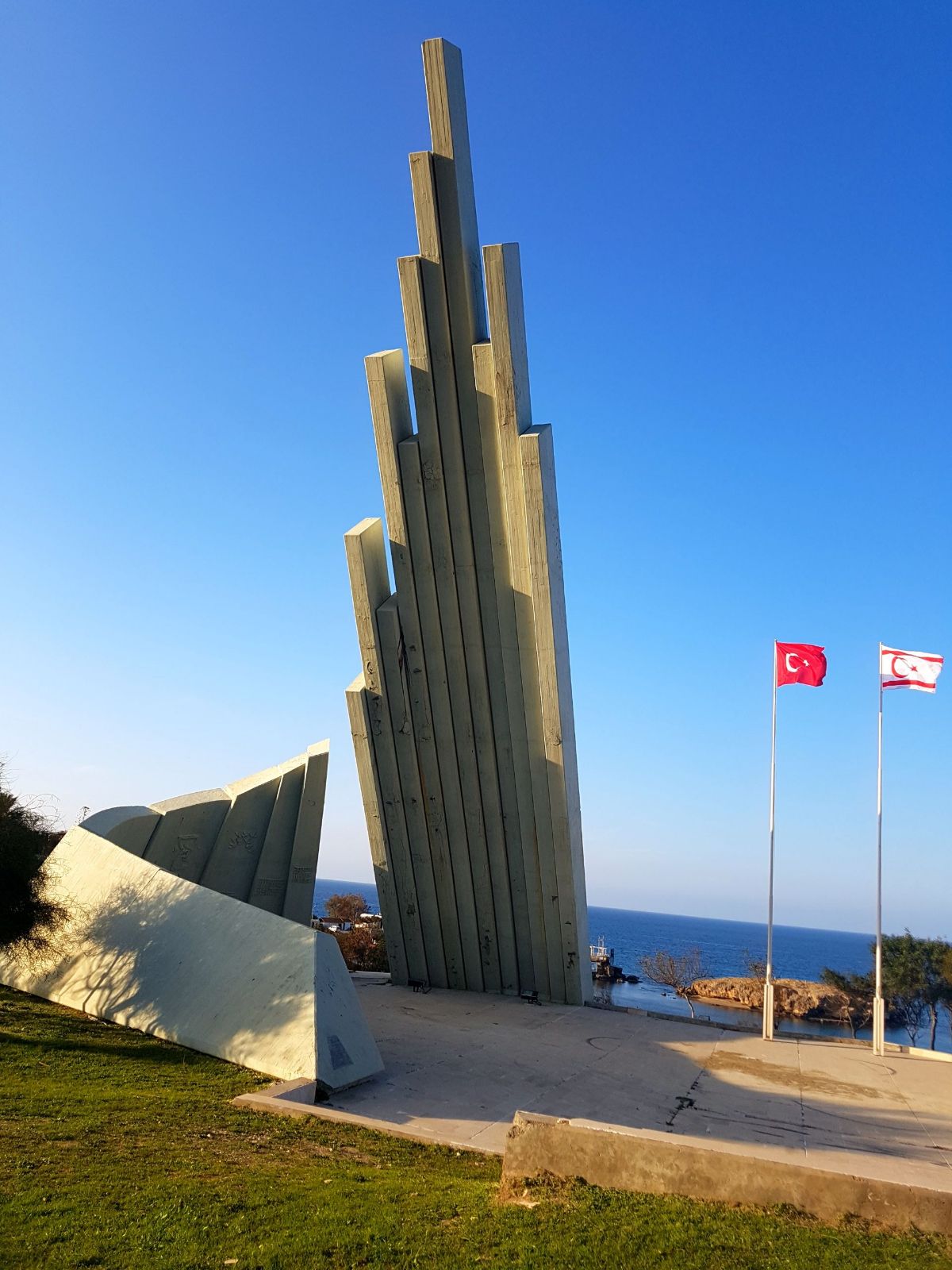 kıbrıs-çıkarma-anıtı